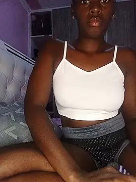 Snapshot of treny34 chatting on June 4, 3:51 pm treny34 online show from June 4, 3:51 pm