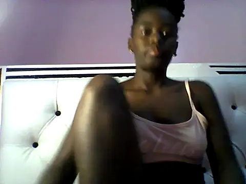 Snapshot of treny34 chatting on June 6, 8:02 pm treny34 online show from June 6, 8:02 pm