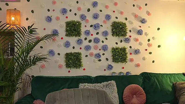 Snapshot of justmeavery chatting on June 23, 12:08 am justmeavery online show from June 23, 12:08 am