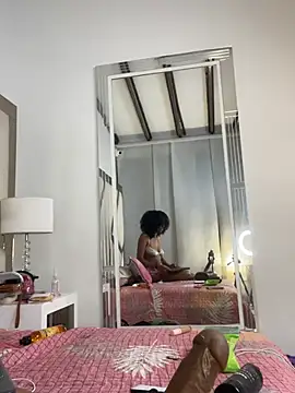 Snapshot of RacheellGrayX chatting on July 11, 11:28 pm RacheellGrayX online show from July 11, 11:28 pm