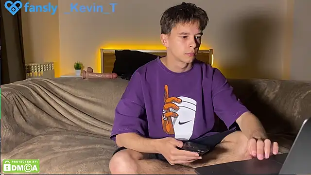 Snapshot of Kevin_do0 chatting on May 30, 7:44 pm Kevin do0 online show from May 30, 7:44 pm