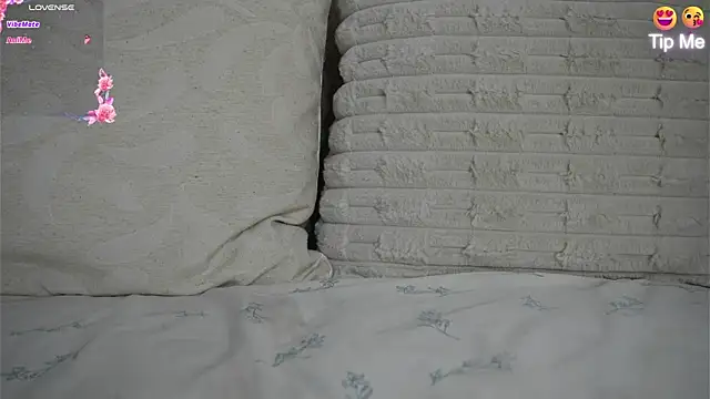 Sweetpussyhot  online show from July 4, 9:15 am