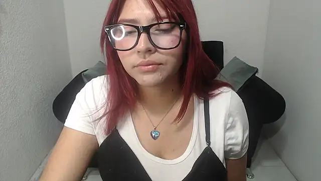 Snapshot of beckysexyhot chatting on June 17, 1:45 pm beckysexyhot online show from June 17, 1:45 pm