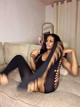 Snapshot of kiki_sexxy chatting on June 27, 8:03 pm kiki sexxy online show from June 27, 8:03 pm