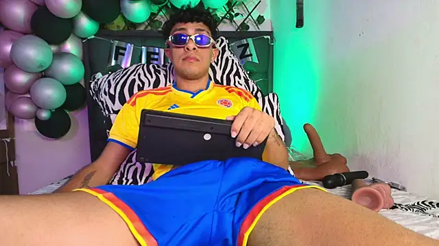 Snapshot of maximiliano_jamm chatting on July 3, 8:04 pm maximiliano jamm online show from July 3, 8:04 pm