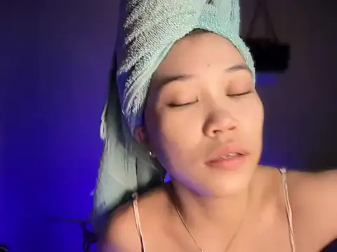 Snapshot of Alluringx_amara chatting on July 5, 9:27 am Alluringx amara online show from July 5, 9:27 am