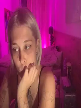 Snapshot of Ella_Bloom chatting on May 28, 7:33 pm Ella Bloom online show from May 28, 7:33 pm