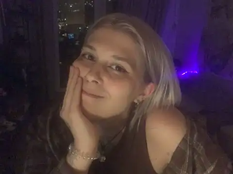 Snapshot of Ella_Bloom chatting on May 29, 6:17 pm Ella Bloom online show from May 29, 6:17 pm