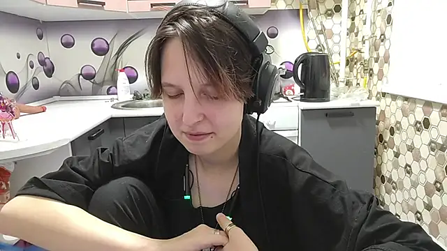 Snapshot of Saranade chatting on June 19, 5:39 pm Saranade online show from June 19, 5:39 pm