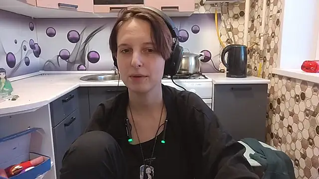 Snapshot of Saranade chatting on June 24, 5:34 pm Saranade online show from June 24, 5:34 pm