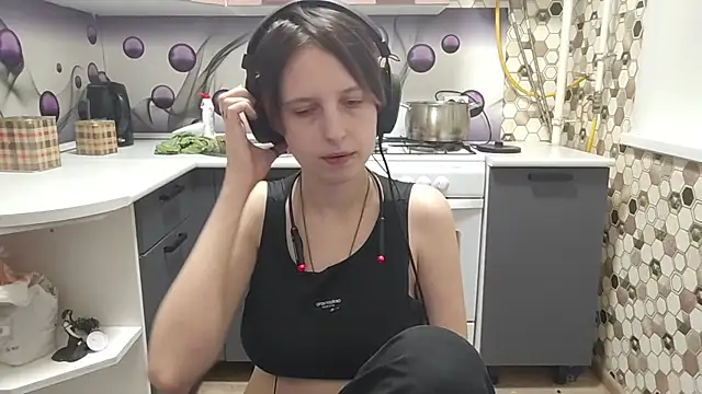 Snapshot of Saranade chatting on July 10, 8:11 pm Saranade online show from July 10, 8:11 pm