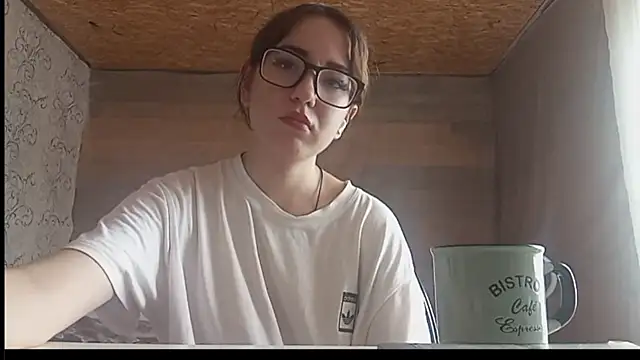 OliviaMoment online show from July 6, 8:22 am