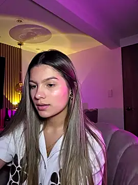 Snapshot of emilyvex chatting on July 11, 4:04 am emilyvex online show from July 11, 4:04 am