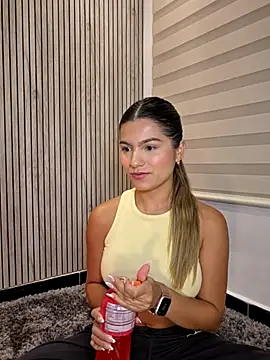 Snapshot of emilyvex chatting on July 19, 5:11 am emilyvex online show from July 19, 5:11 am