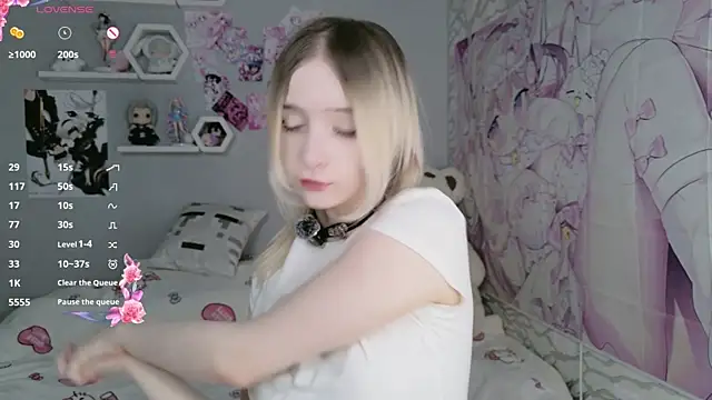 Snapshot of meganami chatting on June 14, 3:03 pm meganami online show from June 14, 3:03 pm