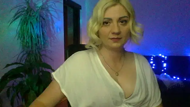 LunaaKiss online show from June 15, 8:44 pm