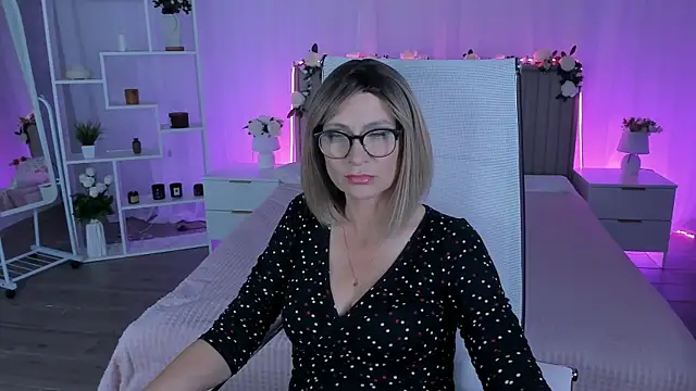 LioraVale online show from July 13, 1:25 pm
