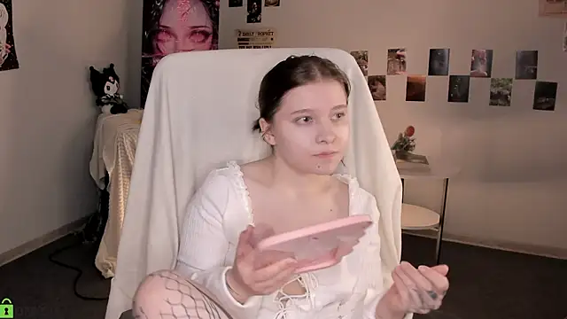 Snapshot of Kylie-Voss chatting on June 4, 4:07 am Kylie-Voss online show from June 4, 4:07 am