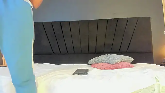 DILANX18 online show from June 17, 9:27 pm