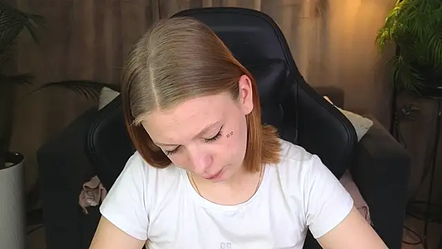 Snapshot of BeatriceLoven chatting on July 6, 7:27 am BeatriceLoven online show from July 6, 7:27 am