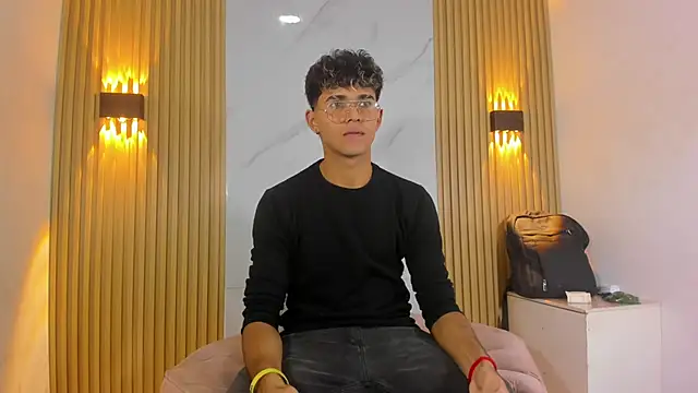 im silco online show from May 30, 7:33 pm