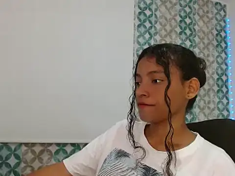 Isabellacarson online show from June 17, 5:58 pm