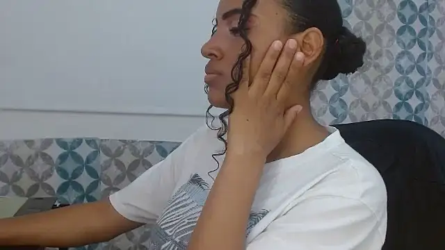 Isabellacarson online show from June 25, 6:34 pm