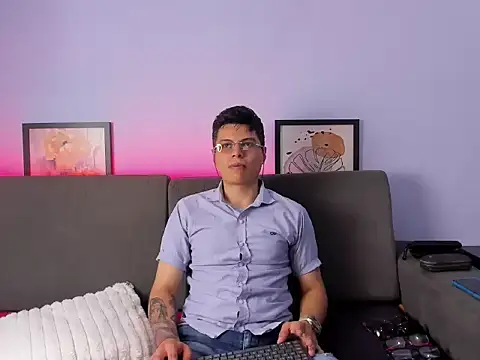 AquilesTaylor online show from June 9, 12:50 pm