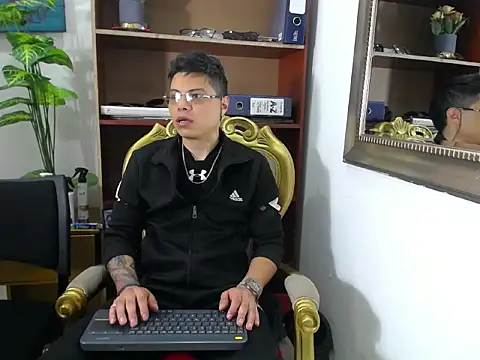 AquilesTaylor online show from June 26, 12:42 pm