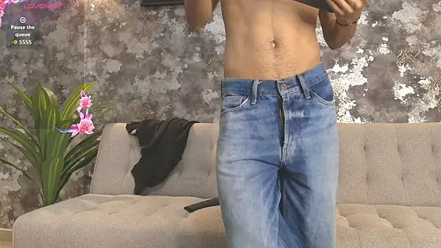 Maximiliano Young online show from June 10, 1:32 pm