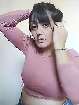almacurvy 22 online show from May 30, 6:05 pm