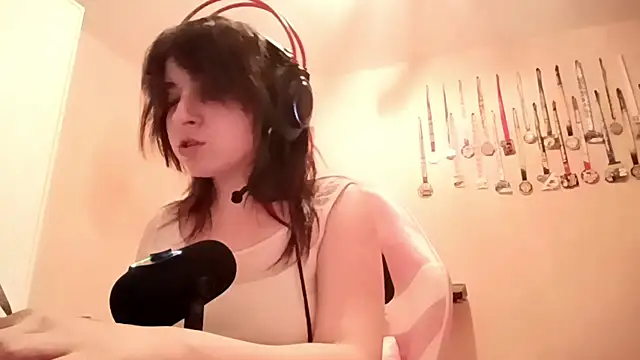 bunnyhoneylovehands online show from June 9, 9:48 pm