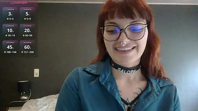 Roxane Bloodycherry online show from June 18, 4:22 pm