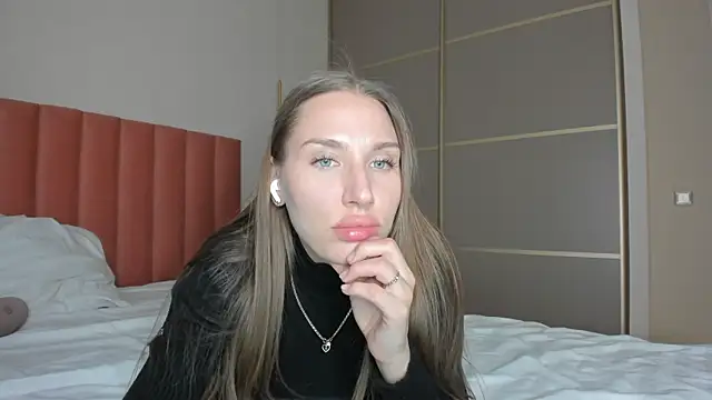 Snapshot of SofiClimbing chatting on December 31, 1:19 pm SofiClimbing online show from December 31, 1:19 pm