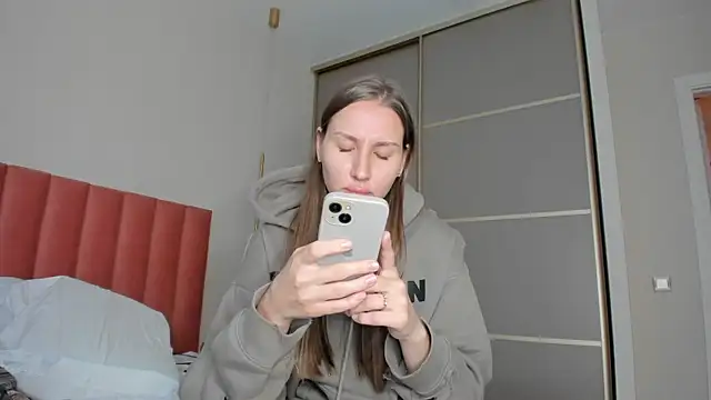 Snapshot of SofiClimbing chatting on January 12, 8:57 am SofiClimbing online show from January 12, 8:57 am