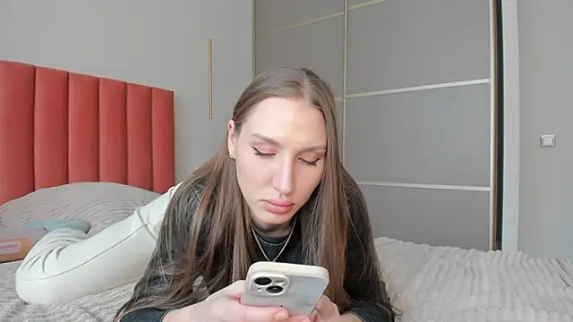 Snapshot of SofiClimbing chatting on February 10, 5:47 am SofiClimbing online show from February 10, 5:47 am