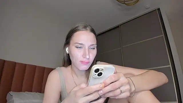Snapshot of SofiClimbing chatting on March 5, 1:06 pm SofiClimbing online show from March 5, 1:06 pm