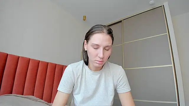 Snapshot of SofiClimbing chatting on March 17, 5:23 am SofiClimbing online show from March 17, 5:23 am