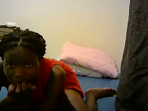 Snapshot of BerryJulie chatting on June 4, 4:24 pm BerryJulie online show from June 4, 4:24 pm