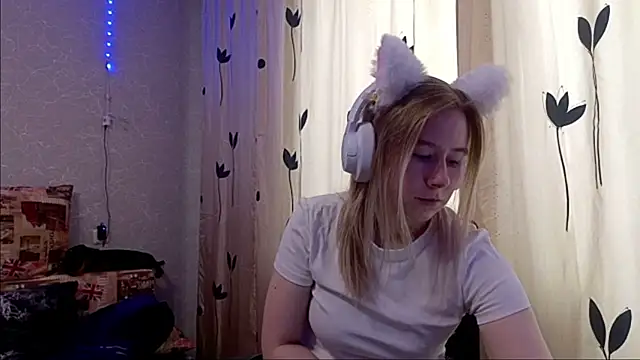 Snapshot of NikiFray chatting on June 1, 2:08 pm NikiFray online show from June 1, 2:08 pm