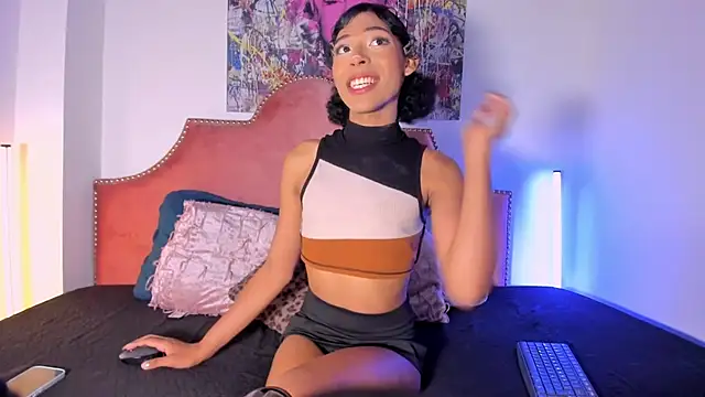 Snapshot of TyraHoney chatting on July 13, 9:50 pm TyraHoney online show from July 13, 9:50 pm