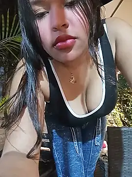 Snapshot of isabellaivyy chatting on July 11, 2:14 am isabellaivyy online show from July 11, 2:14 am