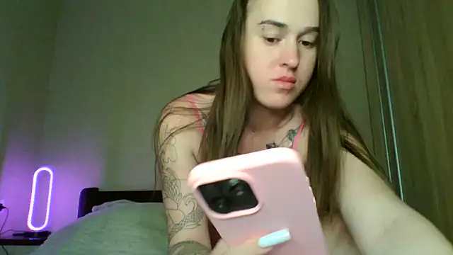 Snapshot of elliza_snow chatting on June 27, 1:06 pm elliza snow online show from June 27, 1:06 pm
