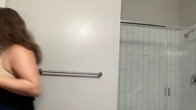 maddiliz online show from October 20, 1:06 am