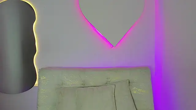 Snapshot of LindseyCarter chatting on July 15, 1:49 pm LindseyCarter online show from July 15, 1:49 pm