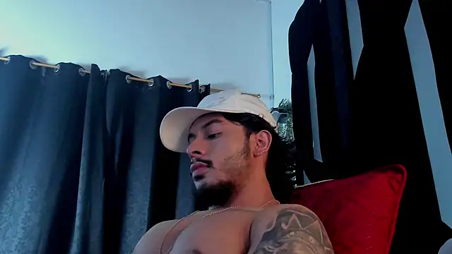 Snapshot of Justin_WhiteJS chatting on July 1, 1:07 am Justin WhiteJS online show from July 1, 1:07 am