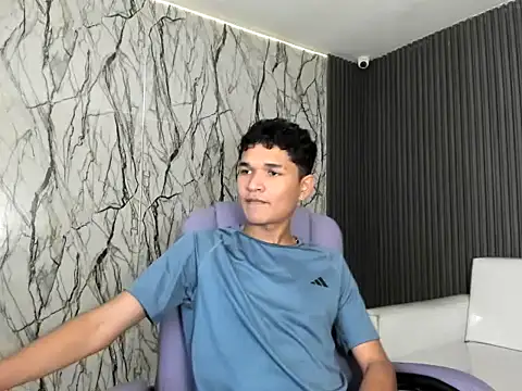 Snapshot of davexxx_ chatting on July 1, 2:57 am davexxx online show from July 1, 2:57 am