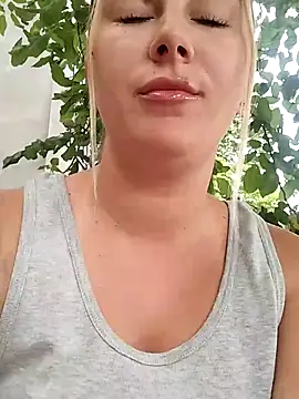 Snapshot of evil_kitty chatting on July 11, 3:26 pm evil kitty online show from July 11, 3:26 pm