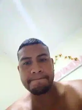 Snapshot of Giovann14 chatting on June 20, 10:34 pm Giovann14 online show from June 20, 10:34 pm