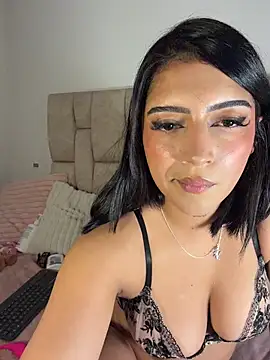 Snapshot of Nicolegh_ chatting on July 19, 2:04 am Nicolegh online show from July 19, 2:04 am
